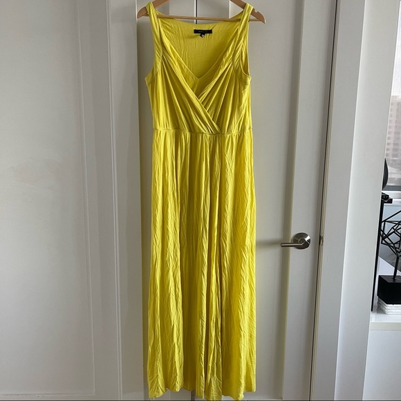 Yellow Flowy maxi dress - Picture 1 of 10